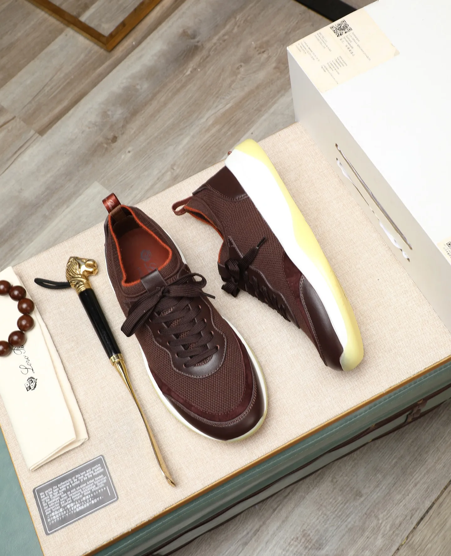 Men's shoes 💰620 🔥𝐥𝐨𝐫𝐨 𝐏𝐢𝐚𝐧𝐚 lp classic loafers, an Italian treasure brand, the only brand that can match Hermès! Only after wearing it do we realize that we can’t live up to our feet. The upper is made of imported first-layer cowhide with breathable fly-knit fabric, water-dyed cowhide foot pads, and the official original glass rubber outsole and pendant. Exclusive original packaging (tag ➕ brand paper ➕ outer box ➕ hand bag) code number: 38-44. Can be customized 45-46